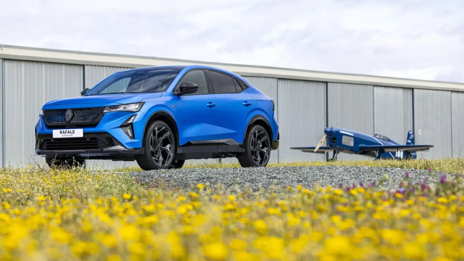 Renault confirme son leadership en France en 2024 : n°1 des VP et VUL grâce à une offensive produit inédite Renault Rafale 2025 300