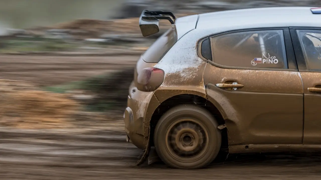 Nico Pino découvre la Citroën C3 Rally2