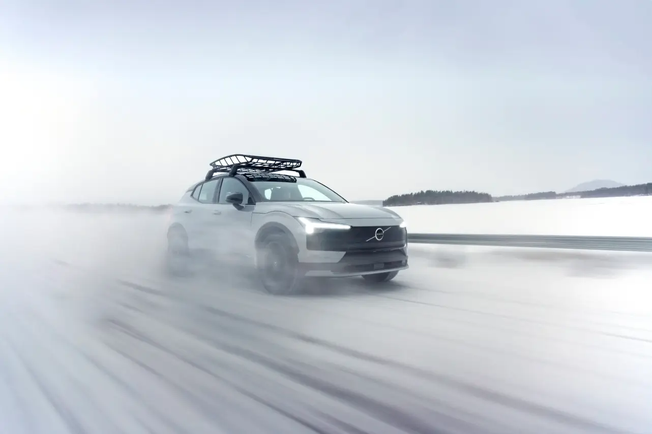 Volvo EX30 Cross Country 2025