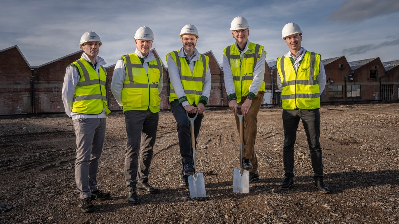 Bentley Pose la Première Pierre de son Centre Logistique Intégré pour un Futur Électrique