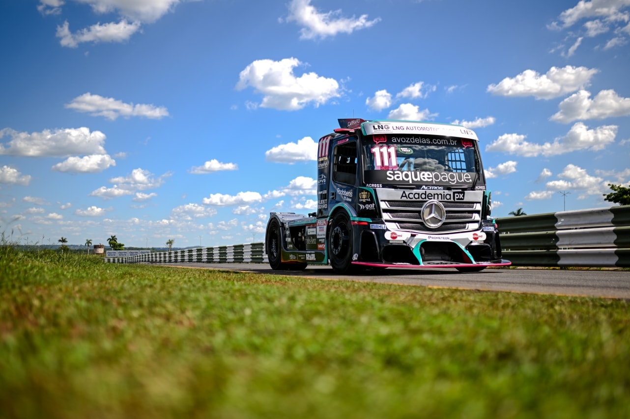 Bia Figueiredo's truck