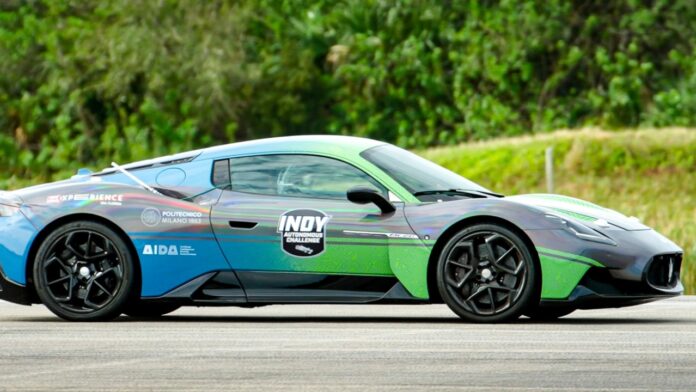 Maserati MC20 record conduite autonome