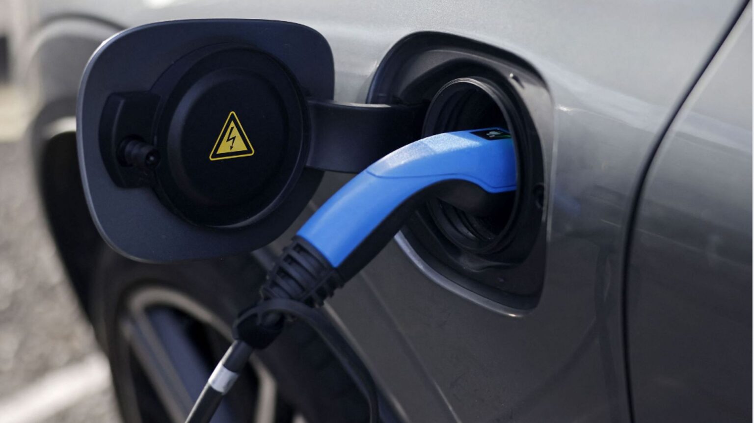 La panne surprise des voitures électriques, la batterie 12 volts, on vous explique