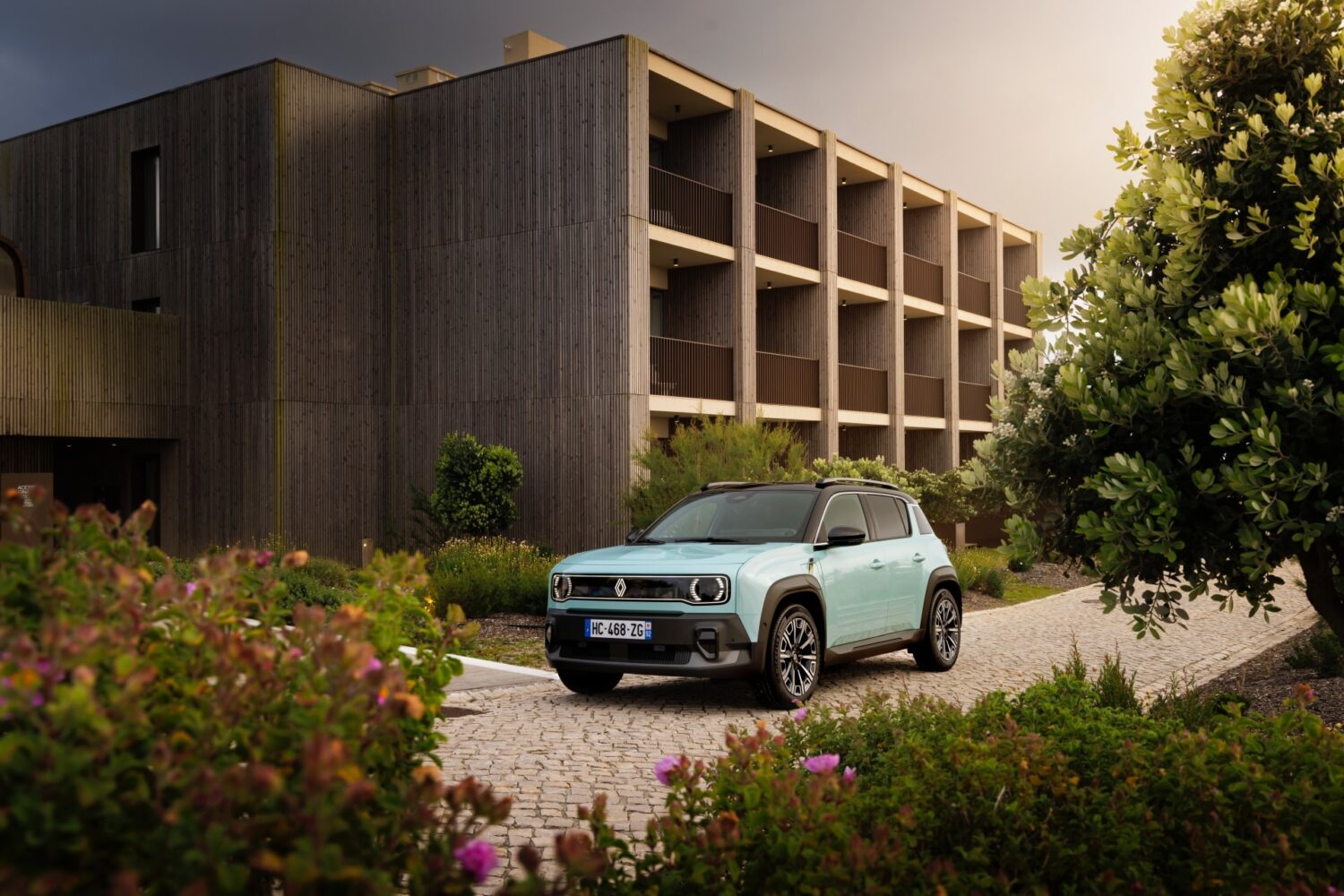 Renault 4 E-Tech electric