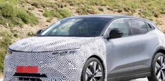 Renault Mégane E-Tech restylée capturée camouflée en plein tests ©DR