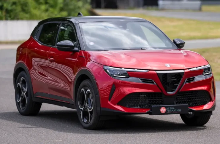 Alfa Romeo Junior Ibrida - Trophées L’Automobile & L’Entreprise 2025
