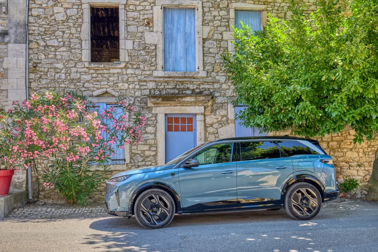 Essai Peugeot E-5008 électrique 2025
