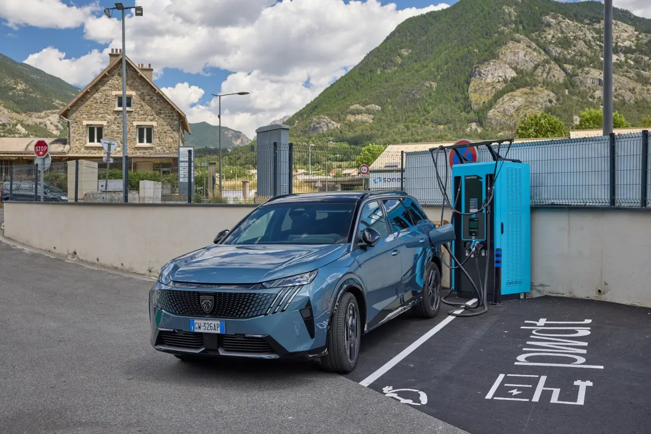 Essai Peugeot E-5008 électrique 2025