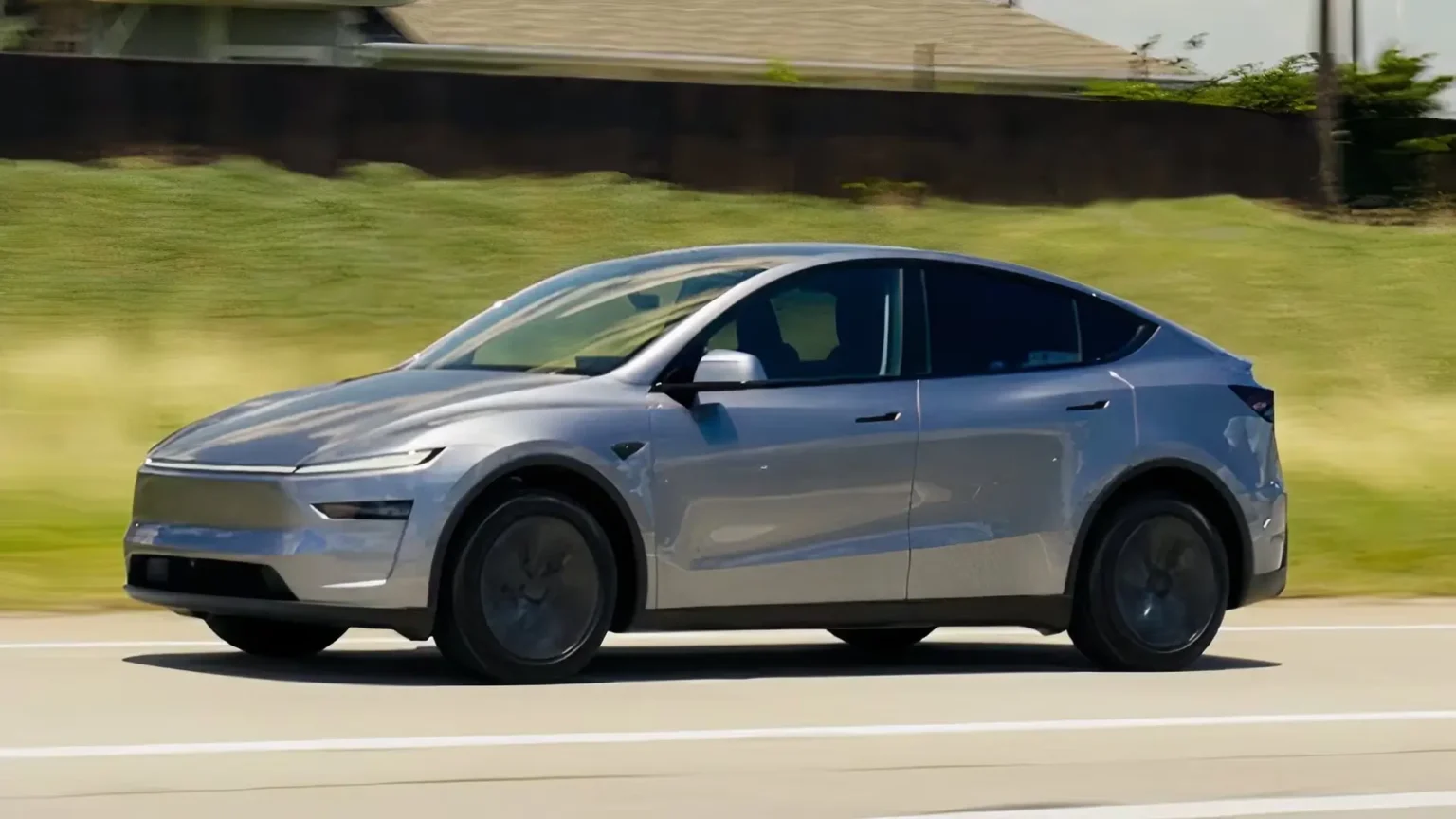 Tesla Model Y se livre seule à son client