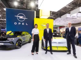 Directrice marketing Rebecca Reinermann - Opel CEO Florian Huettl - Directeur du design Mark Adamsf