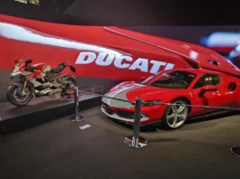 Ducati Panigale V4 Tricolore - Ferrari 296 GTS