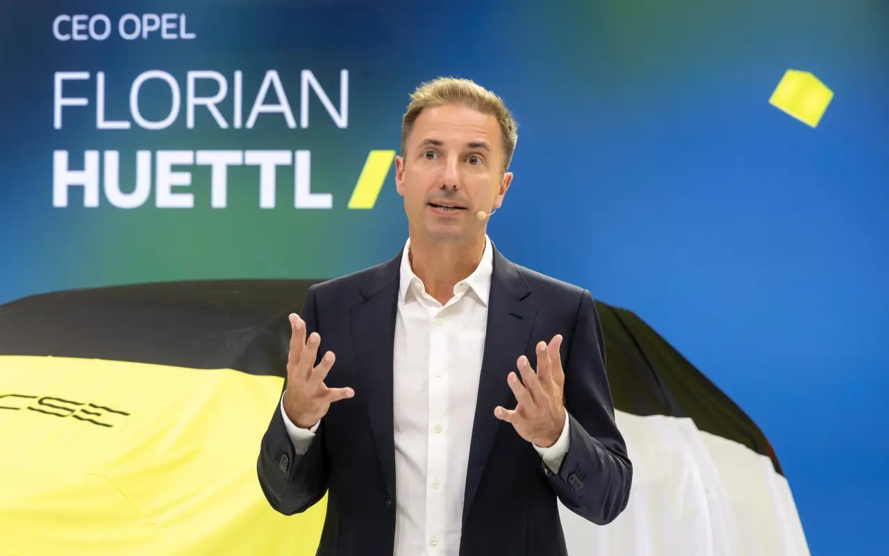 Opel CEO Florian Huettl à l'IAA Mobility 2025