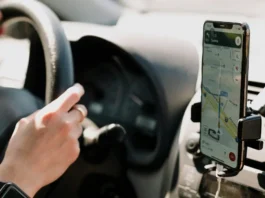 Téléphone et GPS au volant - ce que dit la loi en France