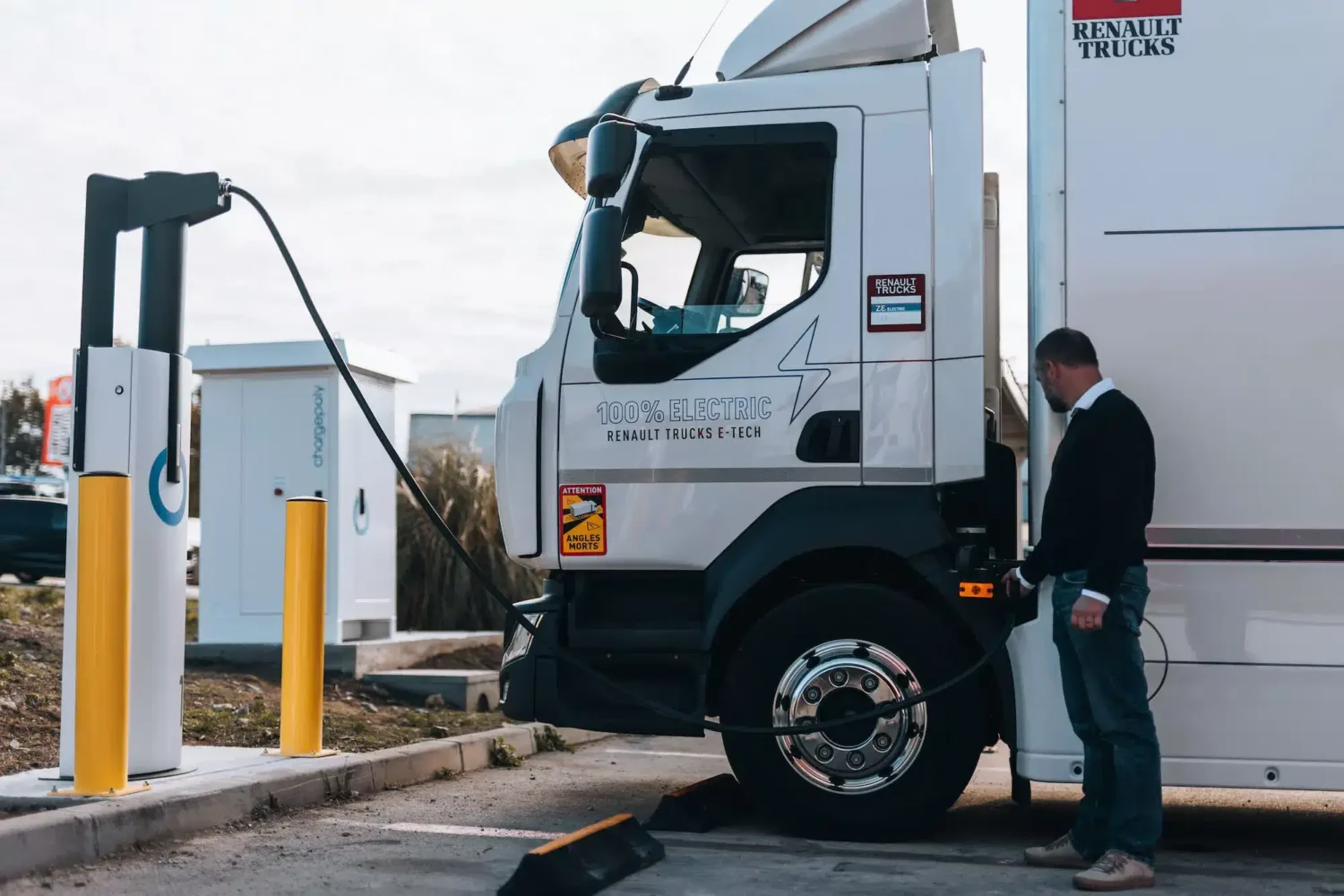 Chargepoly à Solutrans 2025 : le spécialiste français de la recharge rapide pour poids lourds accélère et dévoile sa nouvelle génération de solutions Chargepoly recharges camions électriques