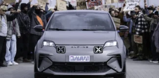 L'Alpine A290 électrise le tapis rouge lors de l'avant-première britannique de Running Man