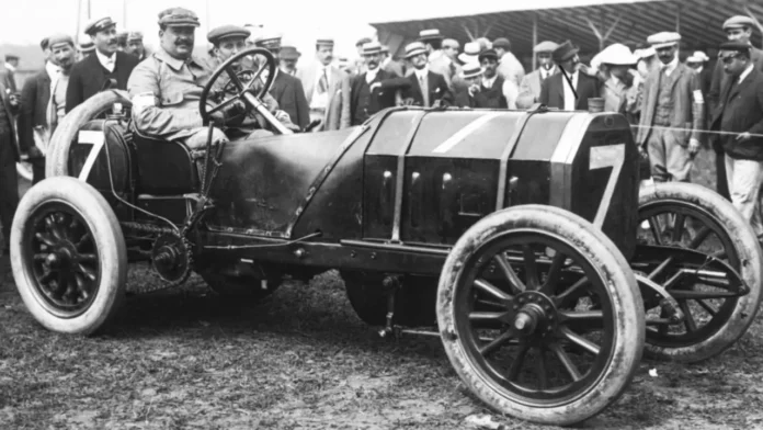 Vincenzo Lancia - pilote automobile et un industriel italien, fondateur de la marque homonyme Lancia