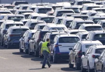 Droits de Douane Américains : Le Choc à 1800 $ qui Menace le Prix de Votre Prochaine Voiture en France impact droits de douane prix voiture France