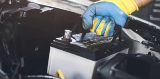 Les signes cachés d'une batterie mourante - ce que ta voiture essaie de te dire