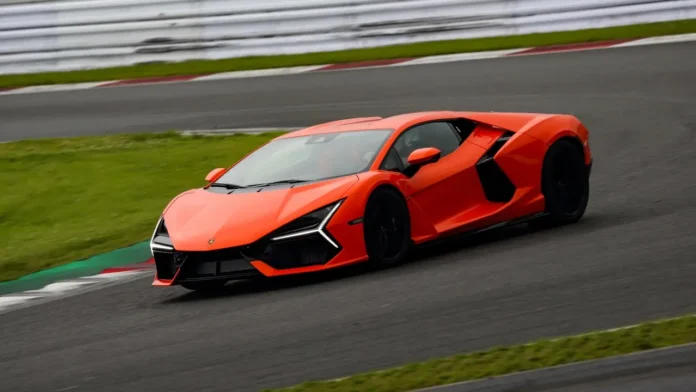 Lamborghini Revuelto