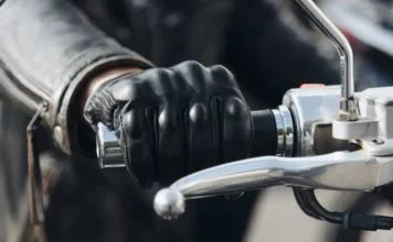 assurance moto - comprendre les garanties et les franchises pour faire le bon choix