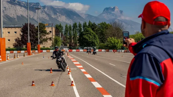 Stage permis moto Grenoble chez Moto Conduite