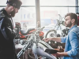 Pourquoi une batterie de moto se décharge rapidement en hiver et comment l’éviter ? Batterie moto en hiver - les vraies raisons des pannes (et comment les éviter)