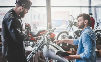 Pourquoi une batterie de moto se décharge rapidement en hiver et comment l’éviter ? Batterie moto en hiver - les vraies raisons des pannes (et comment les éviter)