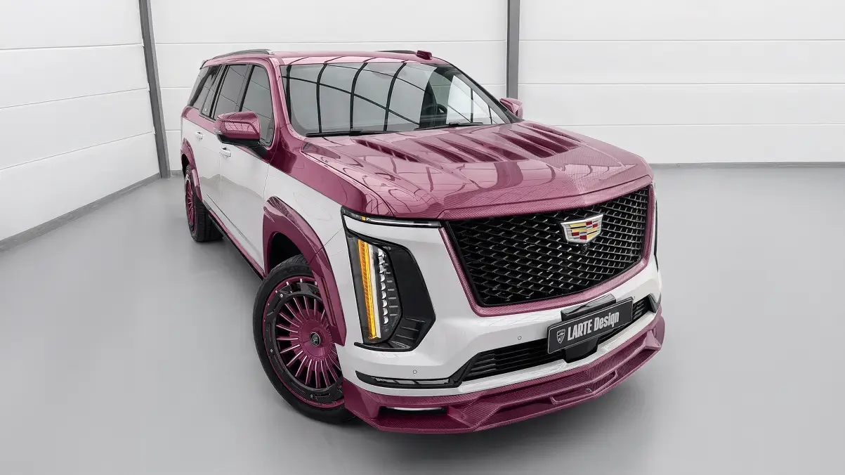 Cadillac Escalade en rose carbon par LARTE Design