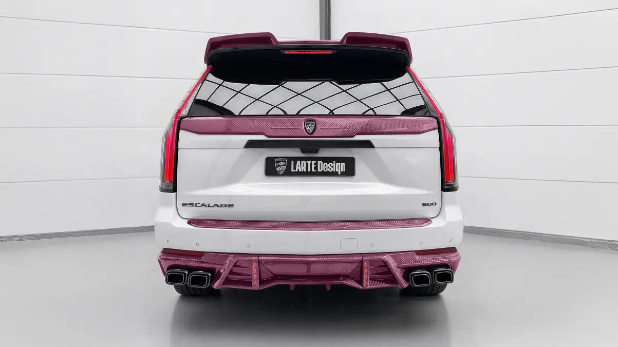 Cadillac Escalade en rose carbon par LARTE Design
