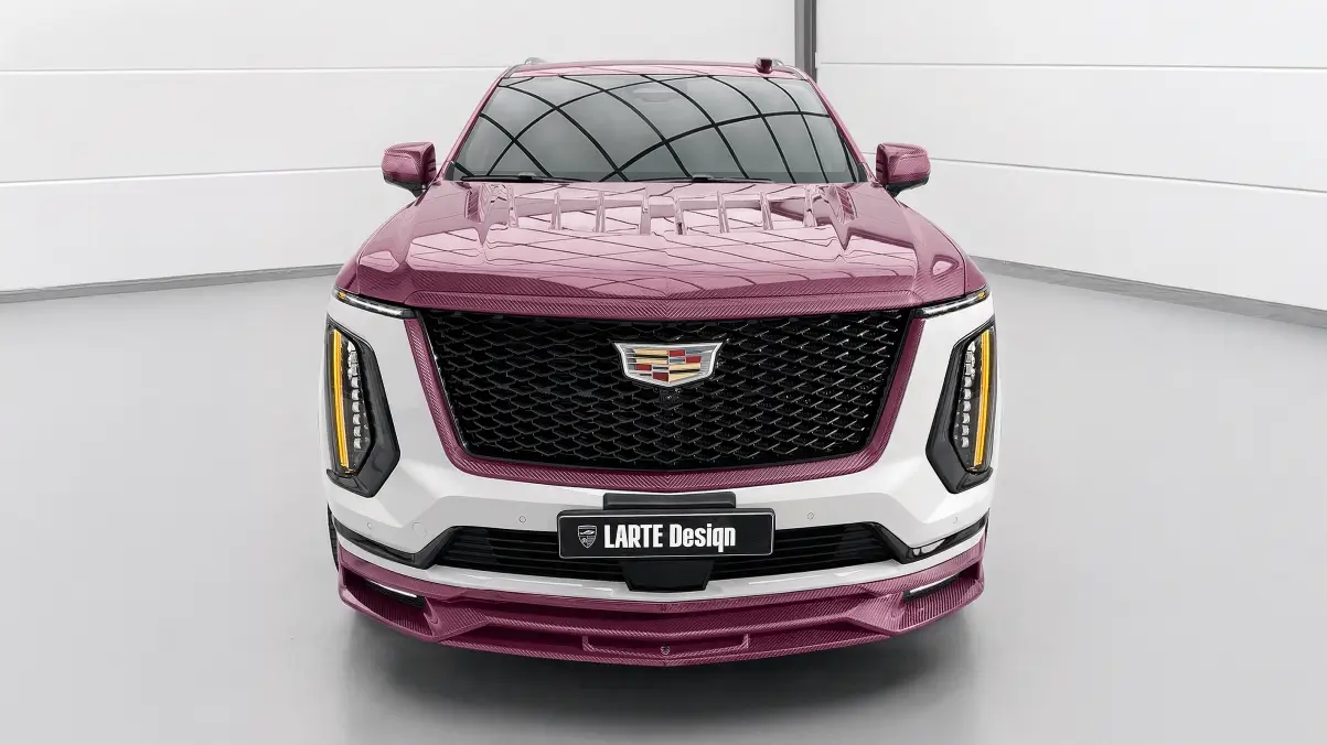 Cadillac Escalade en rose carbon par LARTE Design
