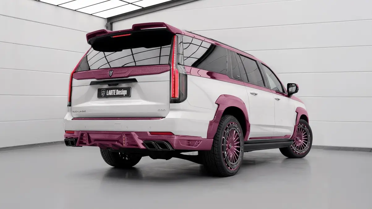 Cadillac Escalade en rose carbon par LARTE Design