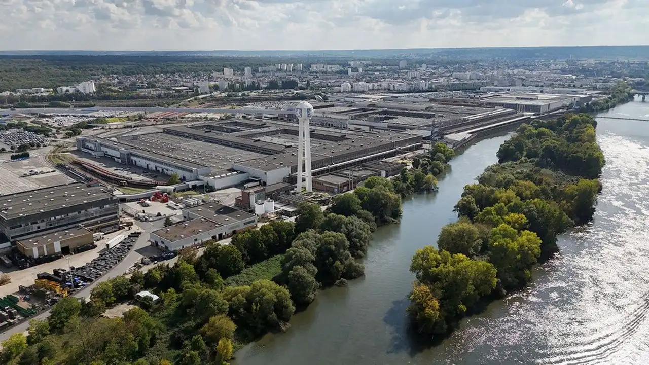 Stellantis Poissy : « La production de véhicules se poursuivra sur le site jusqu’à au moins fin 2028 » Usine Stellantis de Poissy