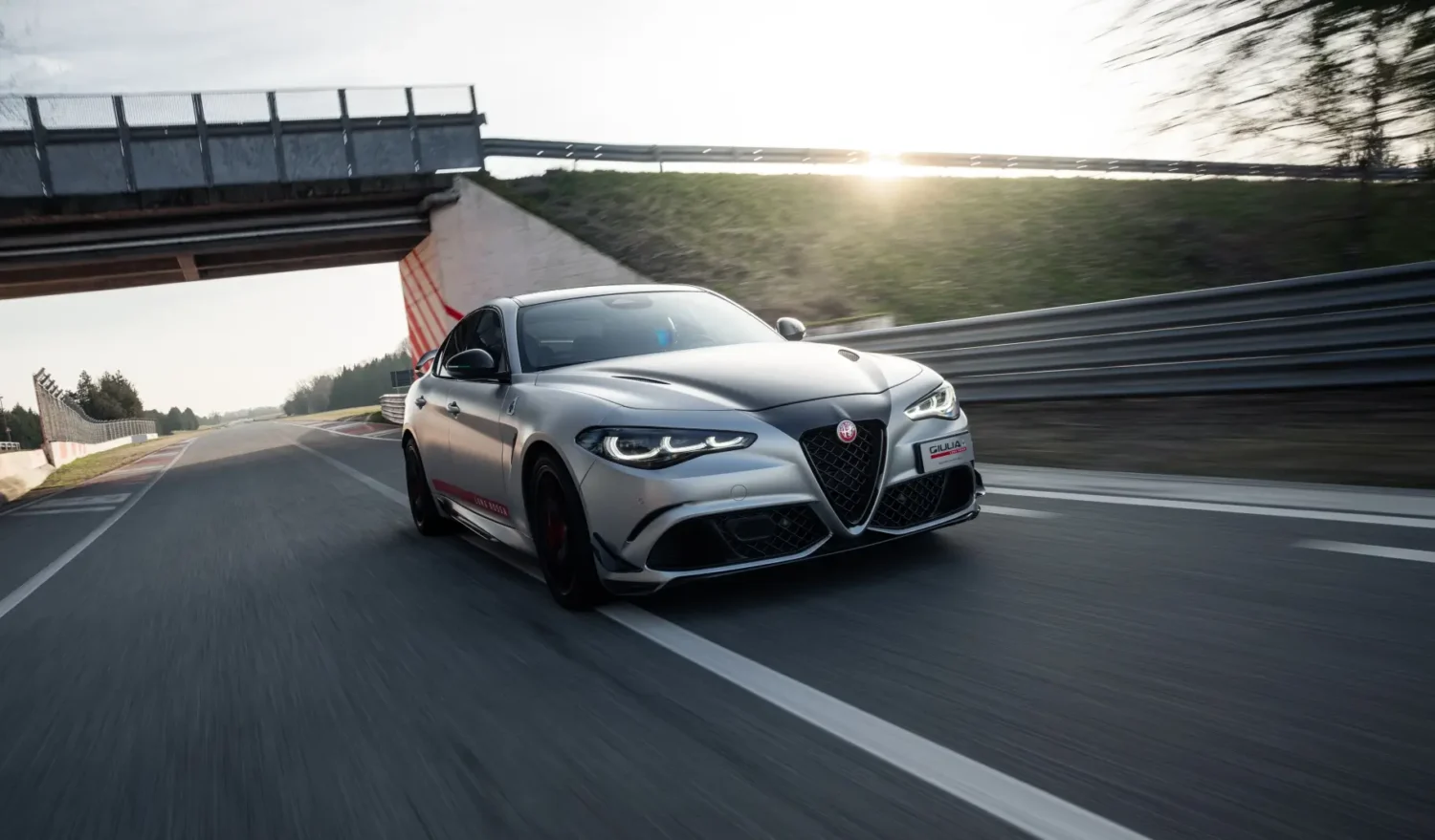 Alfa Romeo Giulia Quadrifoglio Luna Rossa