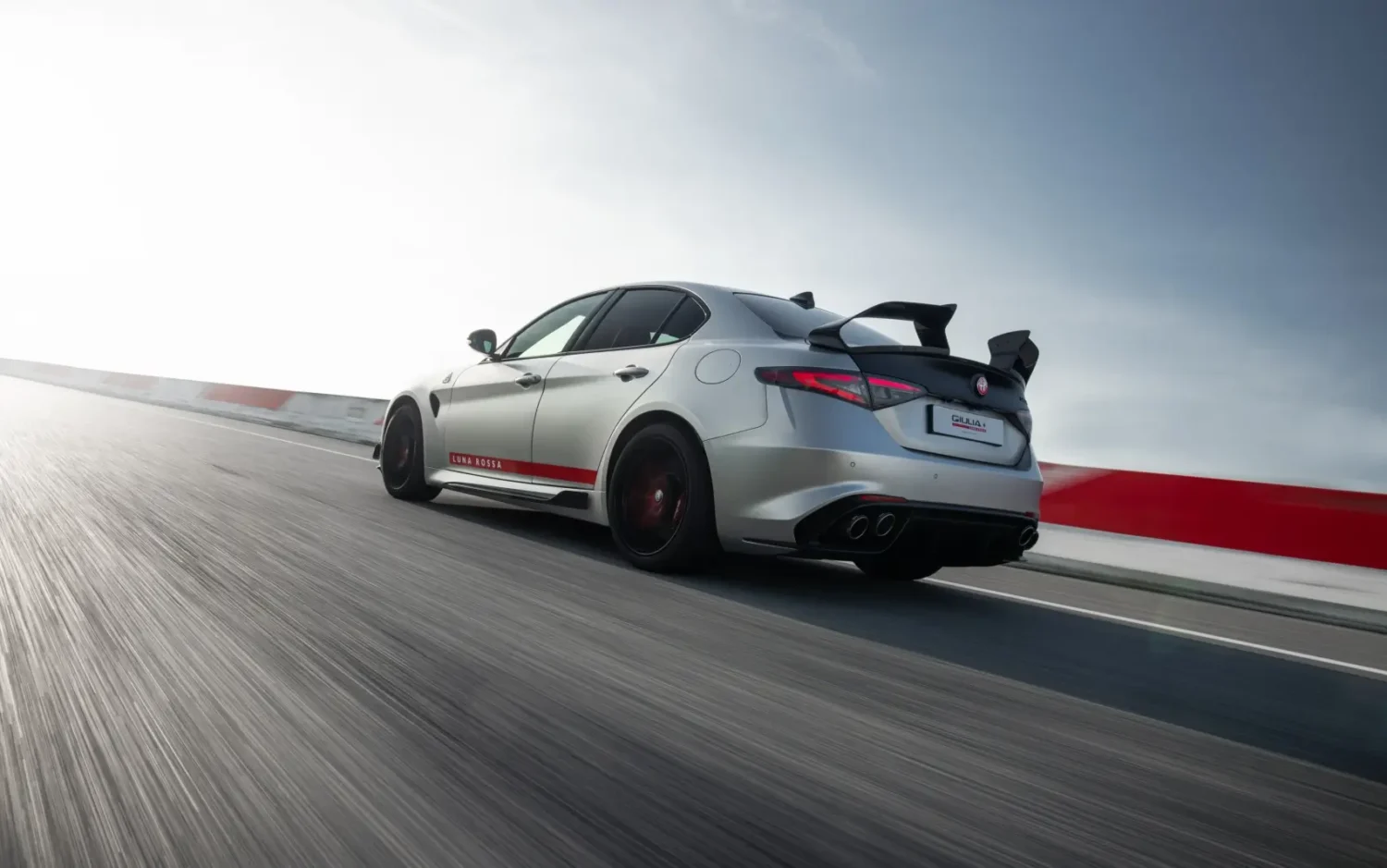 Alfa Romeo Giulia Quadrifoglio Luna Rossa