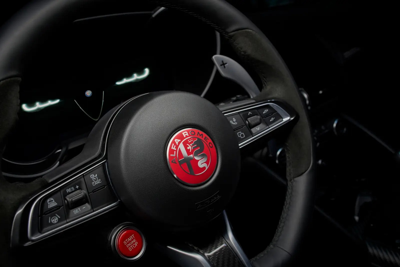 Alfa Romeo Giulia Quadrifoglio Luna Rossa