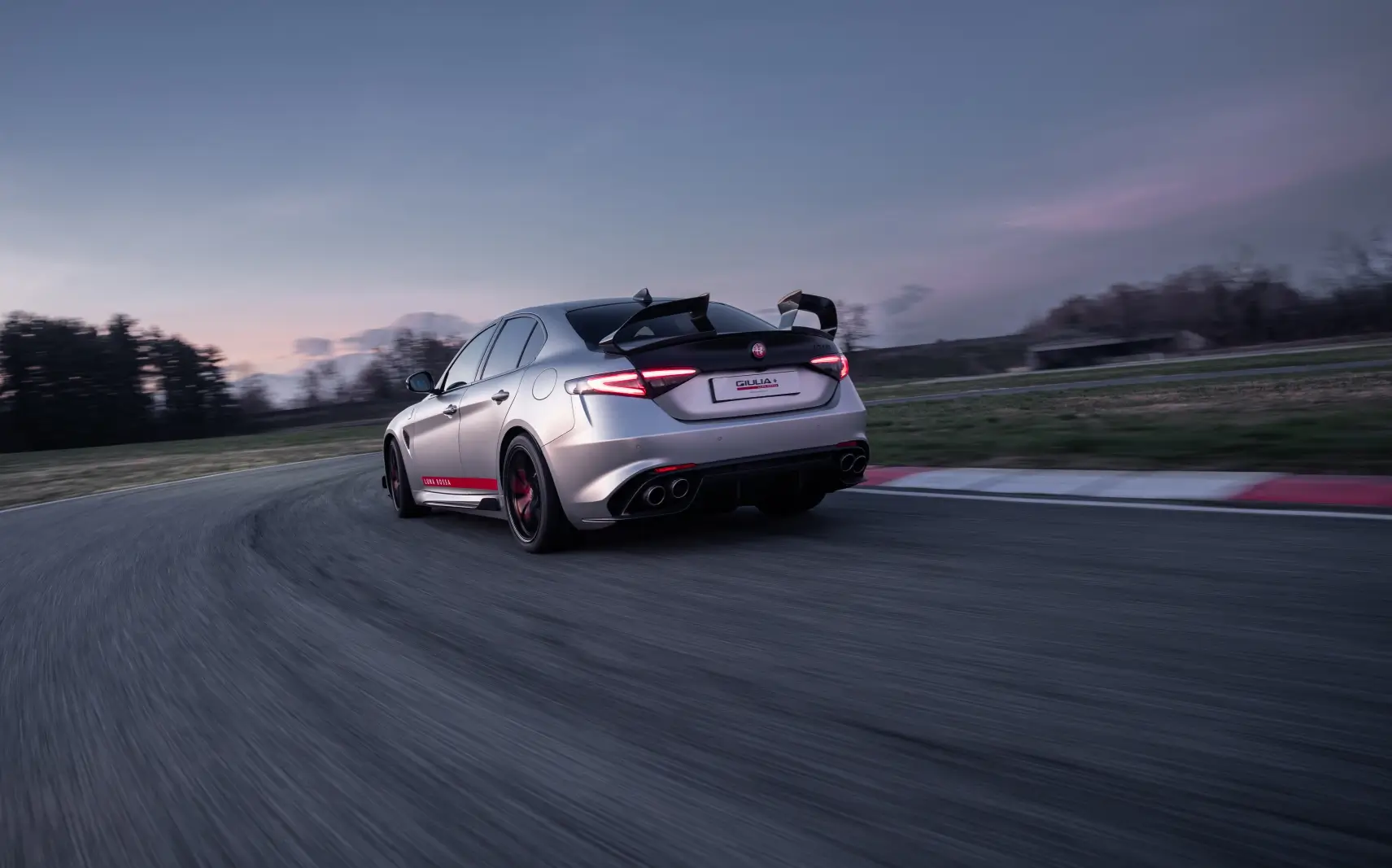 Alfa Romeo Giulia Quadrifoglio Luna Rossa
