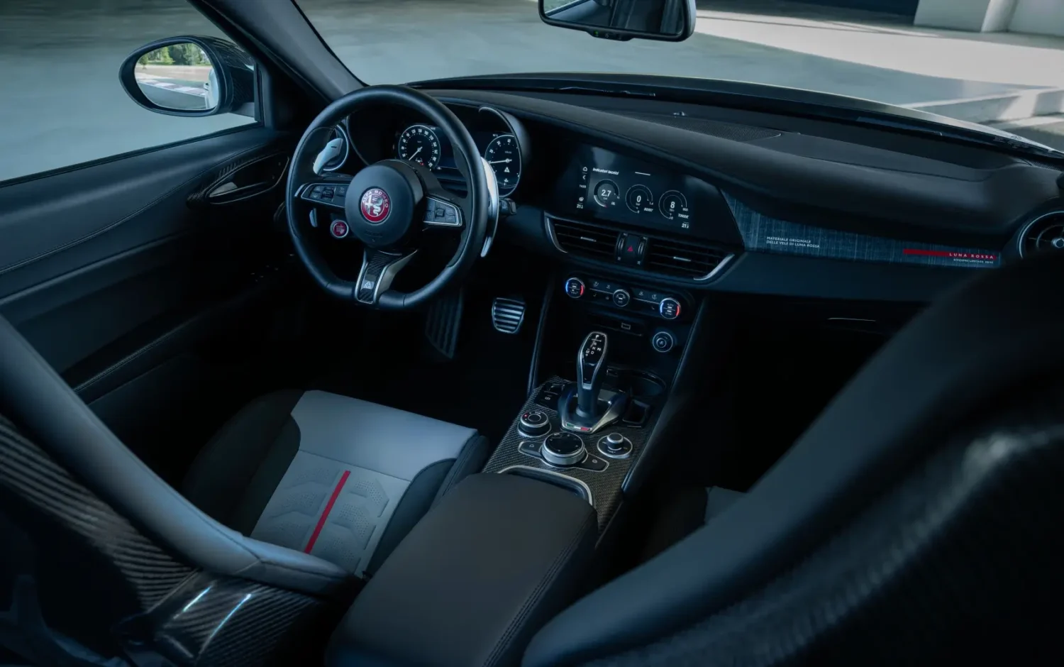 Alfa Romeo Giulia Quadrifoglio Luna Rossa