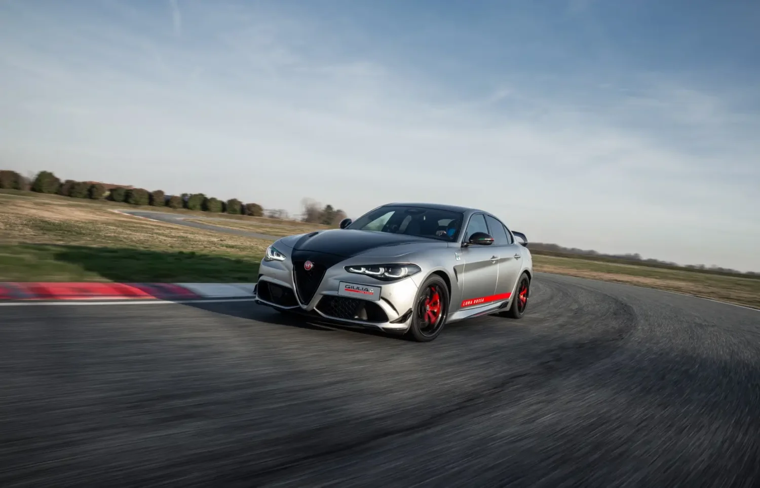 Alfa Romeo Giulia Quadrifoglio Luna Rossa