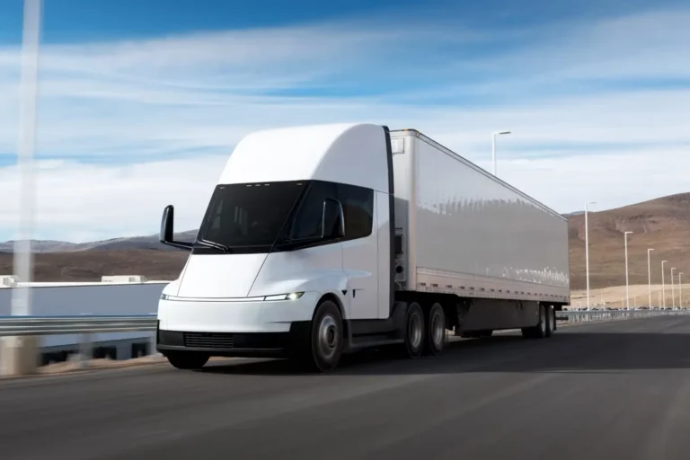 Tesla Semi entre en production de série au Nevada : jusqu’à 800 km d’autonomie, livraisons à grande échelle visées en 2026 Tesla Semi 2026