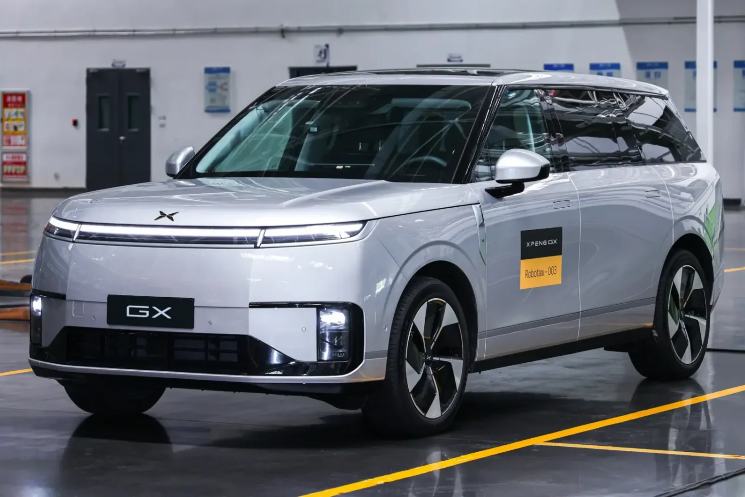 XPeng lance un robotaxi sans LiDAR et vise Tesla en plein cœur de sa stratégie Xpeng robotaxi GX L4