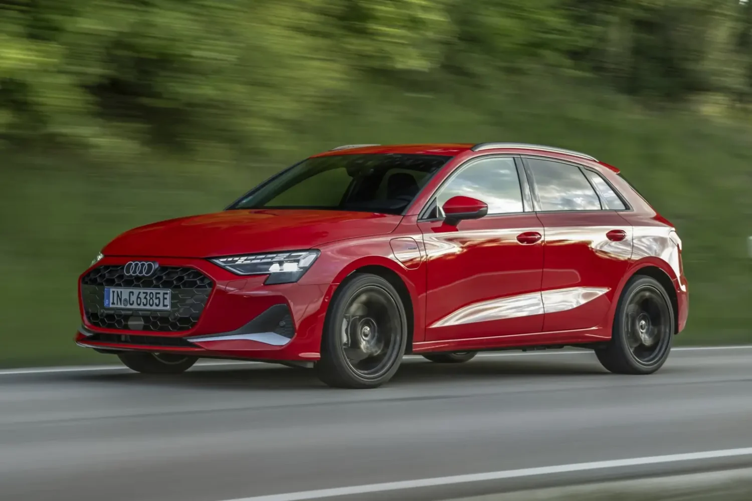 Audi A3 2026 : écran géant, 142 km électriques et nouvelles aides à la conduite Audi A3 2026