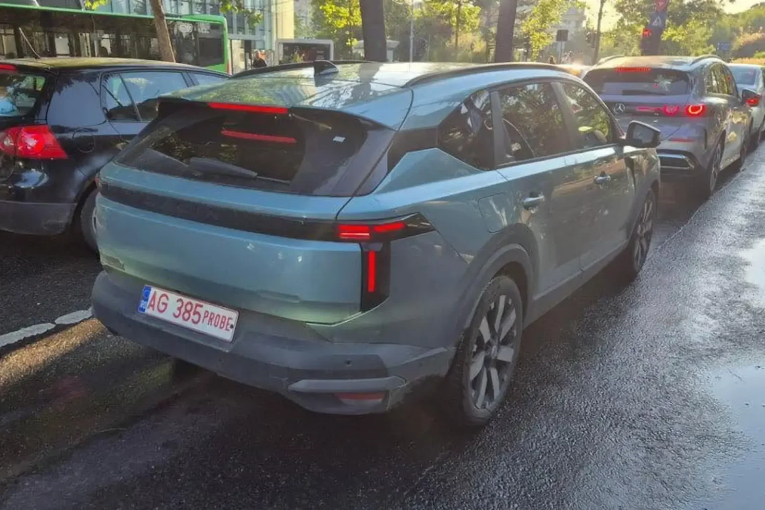 Dacia Striker : les premiers exemplaires arrivent à Bucarest avant le lancement officiel Dacia Striker 2026