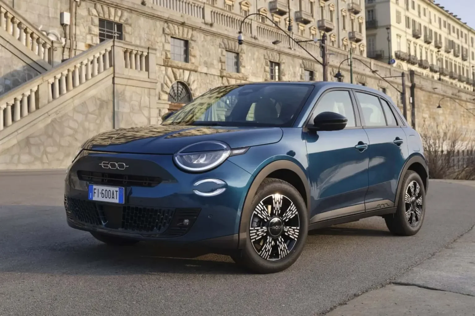 Fiat ose encore l’essence : une 600 à boîte manuelle pour ceux qui refusent l’électrique Fiat 600 essence
