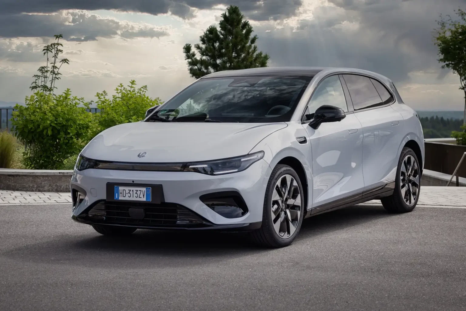 À 25 400 €, cette nouvelle voiture électrique de 218 ch pourrait faire très mal aux marques européennes Leapmotor B05