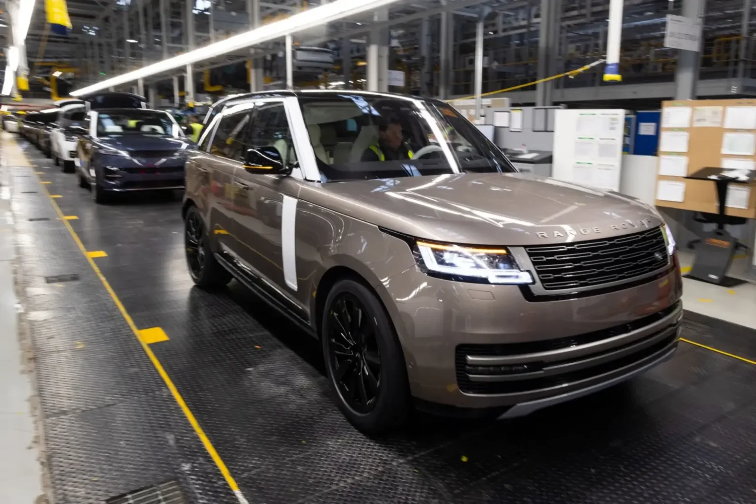 Land Rover stoppe les ventes du Defender et du Range Rover à cause d’un problème d’airbag Range Rover rappel