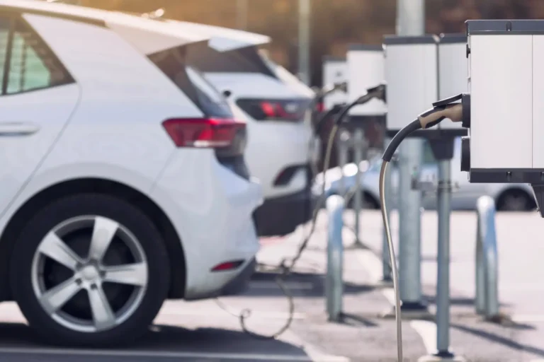 Votre voiture va bientôt alimenter votre maison : l’Allemagne ouvre la voie Recharge bidirectionnelle véhicules électriques