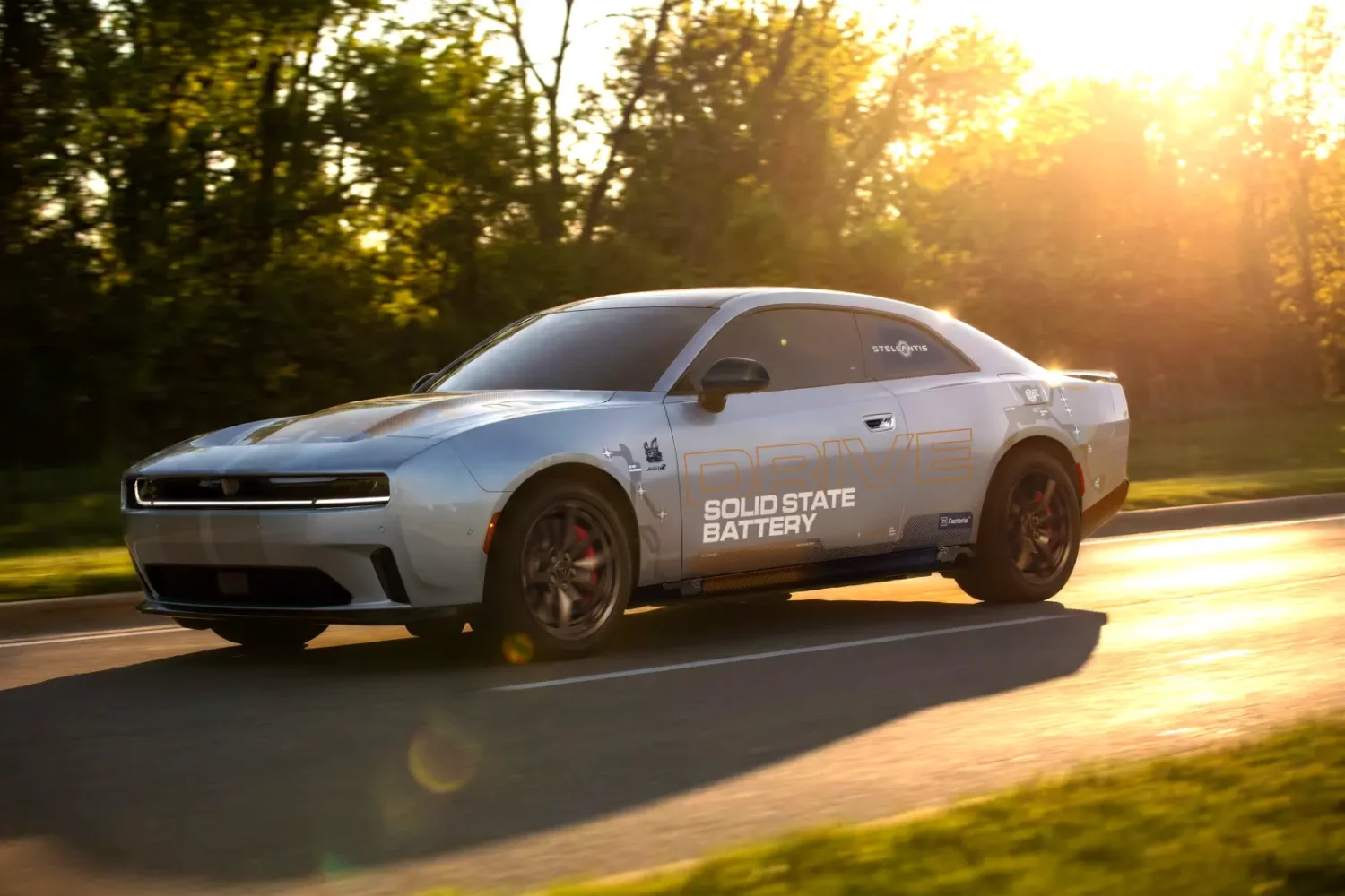 Stellantis test une batterie à électrolyte solide dans une Dodge Charger Daytona