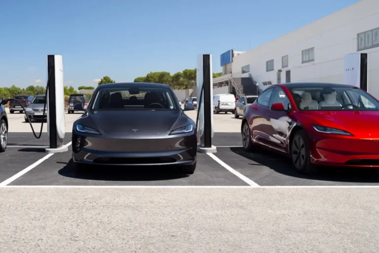 Tesla Supercharger V4