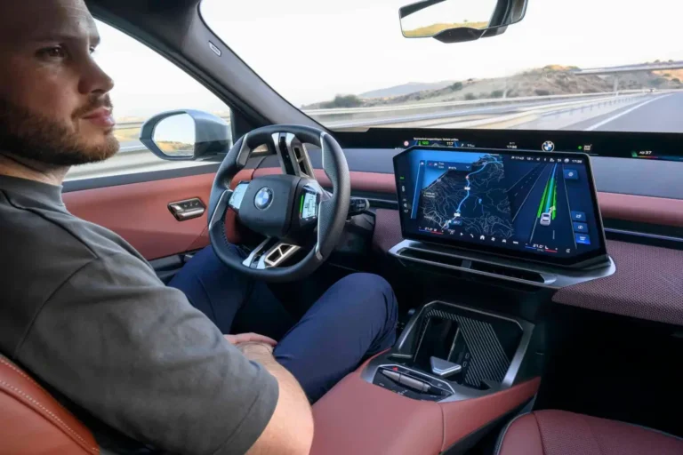 BMW Highway Assistant : la conduite mains libres arrive enfin en France bmw assistant autoroute