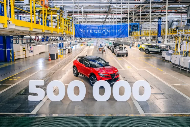 500 000 B-SUV produits à Tychy : l’usine polonaise de Stellantis fête un cap avec un Alfa Romeo Junior très spécial Alfa Romeo Junior 500 000 SUV compact produit à Tychy